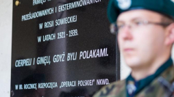 Odsłonięcie tablicy upamiętniającej Polaków zamordowanych w sowieckiej Rosji w Kościele i Klasztorze Ojców Dominikanów w Poznaniu. Fot. PAP/M. Zakrzewski 