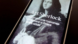 Aplikacja mobilna ArtSherlock umożliwia identyfikację dzieł sztuki, zrabowanych w Polsce podczas II wojny światowej. Fot. PAP/L. Szymański 