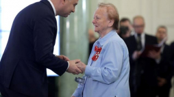Prezydent Andrzej Duda odznacza Krzyżem Komandorskim Orderu Odrodzenia Polski Zofię Bublik. Warszawa, 11.10.2017. Fot. PAP/T. Gzell