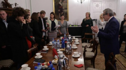 Wicepremier, minister kultury i dziedzictwa narodowego Piotr Gliński (P) podczas spotkania z przedstawicielami środowiska akademickiego uczelni artystycznych. Fot. PAP/T. Gzell 