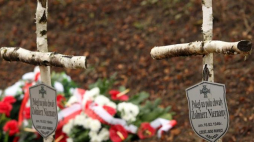 Mogiły Żołnierzy Niezłomnych na cmentarzu w Orłowie. Fot. PAP/T. Waszczuk