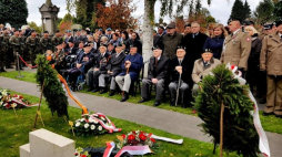 Uroczystości na Polskim Honorowym Cmentarzu Wojskowym w Oosterhout z okazji 73. rocznicy wyzwolenia Bredy przez 1 Polską Dywizję Pancerną gen. Maczka. Źródło: Urząd ds. Kombatantów i Osób Represjonowanych