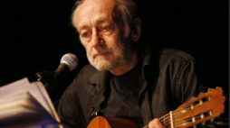 Bard polskiej poezji zaangażowanej Przemysław Gintrowski. Fot. PAP/A. Grygiel