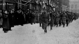 Uroczystość zaprzysiężenia wojsk powstańczych i wręczenie sztandaru 1 Dywizji Strzelców Wielkopolskich. Poznań, 26 stycznia 1919 r. Fot. NAC