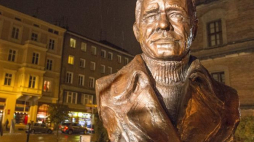 Pomnik aktora Romana Wilhelmiego w Poznaniu. Fot. PAP/Ł. Ogrodowczyk