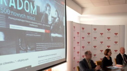 Wicedyrektor Ośrodka Badań nad Totalitaryzmami im. Witolda Pileckiego Wojciech Kozłowski (L), wiceminister kultury Magdalena Gawin (C) i wiceprezydent Radomia Karol Semik podczas konferencji prasowej w Radomiu nt. zamieszczenia relacji świadków okupacji niemieckiej na portalu ZapisyTerroru.pl. Fot. PAP/P. Polak 