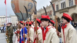 Kosynierzy podczas inauguracji Roku Tadeusza Kościuszki na Rynku Głównym w Krakowie. Kraków, 24.03.2017. Fot. PAP/J. Bednarczyk