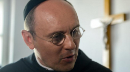 Adam Woronowicz na planie filmu "Dwie Korony". Fot. PAP/J. Kamiński