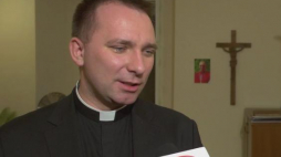 Kraków/ Tłumy potrzebujących odwiedzają Namiot Spotkań. Źródło: Serwis wideo PAP