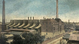 Elektrownia miejska w Łodzi (późniejsza EC 1) przy ul. Targowej 1/3 na starej pocztówce. Źródło: Wikimedia Commons