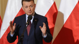 Minister spraw wewnętrznych i administracji Mariusz Błaszczak podczas konferencji prasowej nt. zabezpieczenia obchodów Święta Niepodległości. Fot. PAP/ R. Pietruszka