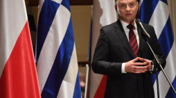 Prezydent Andrzej Duda przemawia podczas spotkania z przedstawicielami społeczności polskiej w Atenach. Fot. PAP/B. Zborowski