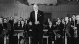 Grzegorz Fitelberg (C). 1947 r. Fot. PAP/CAF