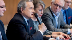 Wicepremier, minister kultury i dziedzictwa narodowego Piotr Gliński podczas uroczystości podpisania listu intencyjnego w sprawie organizacji Międzynarodowego Konkursu Muzycznego im. Karola Szymanowskiego w Katowicach. Fot. PAP/A. Grygiel