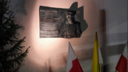 Tarlica w Tychach upamiętniająca ks. Pawła Kontnego. Fot. Marek Błoński