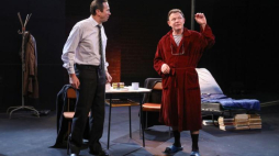 Reżyser przedstawienia Piotr Cyrwus (L) jako XX, oraz Szymon Kuśmider (P) w roli AA, 5 bm. w studiu TVP podczas próby spektaklu Teatru TV "Emigranci" Sławomira Mrożka.  Fot. PAP/R. Guz