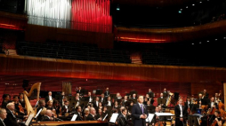 Prezydent Andrzej Duda przemawia podczas koncertu „W naszych sercach Polska” w sali koncertowej Narodowej Orkiestry Symfonicznej Polskiego Radia w Katowicach. Fot. PAP/A. Grygiel