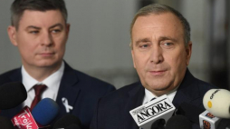 Lider PO Grzegorz Schetyna (P) i poseł PO Jan Grabiec podczas konferencji prasowej w Sejmie 24.11.2017. Fot. PAP/R. Pietruszka