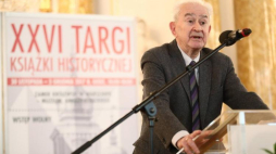 Przewodniczący jury konkursu Nagrody KLIO prof. Tomasz Szarota podczas inauguracji XXVI Targów Książki Historycznej na Zamku Królewskim w Warszawie. Fot. PAP/L. Szymański