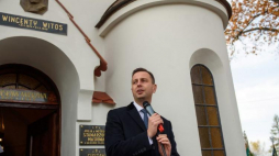 Władysław Kosiniak-Kamysz podczas uroczystości przy grobie Wincentego Witosa na cmentarzu w Wierzchosławicach. Fot. PAP/P. Topolski