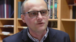 Dr hab. M. Wyrostkiewicz: obchodzimy urodziny Boga i zapominamy o Jubilacie. Źródło: Serwis wideo PAP