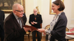 Wiceminister kultury Magdalena Gawin wręczyła w MKiDN akty powołania do Rady Programowej Państwowego Instytutu WydawniczegoFot. Danuta Matloch. Źródło: MKiDN