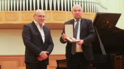 Wiceszef MSZ Jan Dziedziczak podczas uroczystości przyznania nagrody Włodzimierzowi Pawlikowi. Fot. PAP/T. Wojtasik