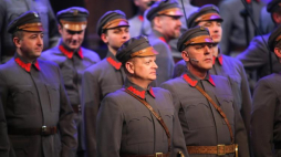 Aktorzy podczas koncertu z okazji 150. rocznicy urodzin marszałka Józefa Piłsudskiego pt. „Nienapisany pamiętnik” w Teatrze Muzycznym w Łodzi. Fot. PAP/G. Michałowski