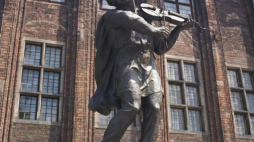  Pomnik flisaka w Toruniu - fontanna zwieńczona statuetką, projektu Georga Wolfa. Fot. PAP/W. Kryński