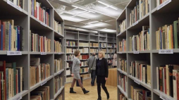 Czytelnicy w nowo otwartej bibliotece Muzeum II Wojny Światowej w Gdańsku. Fot. PAP/A. Warżawa