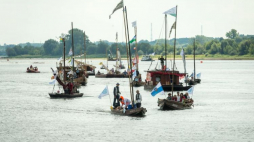 Parada statków i łodzi na Wiśle z Włocławka do Torunia w ramach Festiwalu Wisły 2017. Fot. PAP/T. Żmijewski 