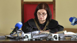 Sędzia Bożena Holecka podczas ogłoszenia wyroku w procesie ws. znieważenia miejsca pamięci Auschwitz przed Sądem Rejonowym w Oświęcimiu. Fot. PAP/J. Bednarczyk