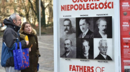 Plenerowa wystawa IPN "Ojcowie Niepodległości" na placu Szczepańskim w Krakowie. Fot. PAP/J. Bednarczyk