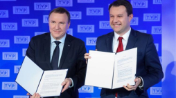 Prezes TVP Jacek Kurski (L) i prezydent Opola Arkadiusz Wiśniewski (P) podczas konferencji prasowej nt. organizacji 55. Krajowego Festiwalu Piosenki Polskiej w Opolu. Fot. PAP/Paweł Supernak