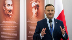 Prezydent Andrzej Duda podczas otwarcia wystawy stałej pt. "Niepodległa. Ojcowie Niepodległości" w Dworku Prezydenta Rzeczypospolitej Polskiej w Ciechocinku. Fot. PAP/T. Żmijewski