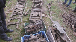 Szcżątki odnalezionego bombowca Ił4. Fot. Fundacja Pobliskie Miejsca Pamięci Auschwitz-Birkenau