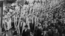 Krakowska manifestacja przeciwko pokojowi brzeskiemu zorganizowana 16 lutego 1918 r. Ze zbiorów dr. hab. P. Szlanty