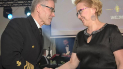 Rektor AM w Gdyni Janusz Zarębski oraz wiceminister gospodarki morskiej i żeglugi śródlądowej Anna Moskwa podczas uroczystości podpisania listu intencyjnego w sprawie zmiany nazwy uczelni z Akademia Morska w Gdyni na Uniwersytet Morski w Gdyni. Gdynia, 10.02.2018. Fot. PAP/R. Jocher
