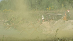 Rekonstrukcja ataku z użyciem gazów bojowych podczas V Międzynarodowego Zlotu Historycznego w Bolimowie. 2014 r. Fot. PAP/G. Michałowski