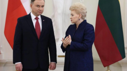 Prezydent RP Andrzej Duda i prezydent Litwy Dalia Grybauskaite podczas spotkania w Pałacu Prezydenckim w Wilnie. 17.02.2018. Fot. PAP/L. Szymański