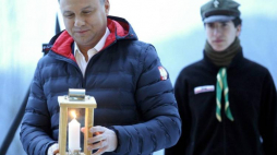 Prezydent Andrzej Duda (L) podczas spotkania z harcerzami, zorganizowanego z okazji Dnia Myśli Braterskiej, 22 bm. w Rezydencji Prezydenta RP Zamek w Wiśle. Fot. PAP/A. Grygiel