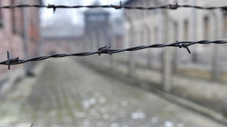 Teren byłego niemieckiego obozu koncentracyjnego Auschwitz. Fot. PAP/J. Bednarczyk