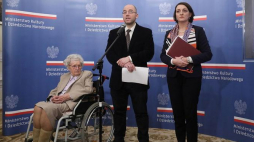 Wiceminister kultury i dziedzictwa narodowego Magdalena Gawin (P), wiceszef Ośrodka Badań nad Totalitaryzmami im. Witolda Pileckiego dr Wojciech Kozłowski (C) oraz więźniarka byłego niemieckiego nazistowskiego obozu koncentracyjnego i zagłady Auschwitz-Birkenau Irena Wiśniewska (L) podczas konferencji prasowej nt. archiwalnych materiałów Komisji Narodów Zjednoczonych ds. Zbrodni Wojennych. Fot. PAP/P. Supernak