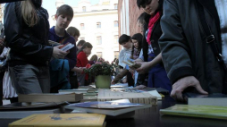 Spotkanie "Drugie życie książki" w Krakowie. 2012 r. Fot. PAP/J. Bednarczyk
