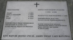 Grób tragicznie zmarłych członków rodziny Marciniaków, 23 bm. na cmentarzu parafialnym w Rogóźnie. Fot. PAP/W. Jargiło