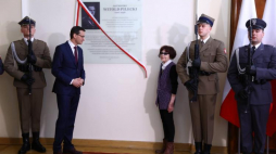 Córka rotmistrza Witolda Pileckiego Zofia Pilecka-Optułowicz i premier Mateusz Morawiecki podczas uroczystości nadania reprezentacyjnej sali Obrazowej imienia rotmistrza Witolda Pileckiego. Fot. PAP/R. guz