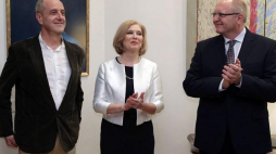 Artyści odznaczeni Orderami Sztuki i Literatury: Justyna Bacz, Janusz Marynowski (P) oraz Jan Maria Kłoczowski. Fot. PAP/T. Gzell