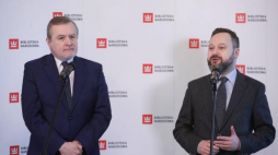 Wicepremier, minister kultury Piotr Gliński i dyrektor Biblioteki Narodowej dr. Tomasz Makowski podczas uroczystego przekazania Bibliotece Narodowej archiwum Henryka Mikołaja Góreckiego. Fot. PAP/P. Supernak 
