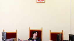Sąd Rejonowy w Płocku ogłosił decyzję ws. umorzenia postępowania wobec byłego komendanta wojewódzkiego MO w Płocku - sędzia Monika Dziub-Szulińska na sali rozpraw. Fot. PAP/M. Bednarski