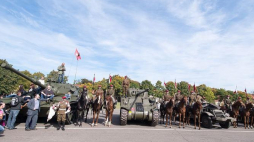 Dzień otwarty w muzeum przy Centrum Szkolenia Wojsk Lądowych w Poznaniu. 2012 r. Fot. PAP/J. Kaczmarczyk